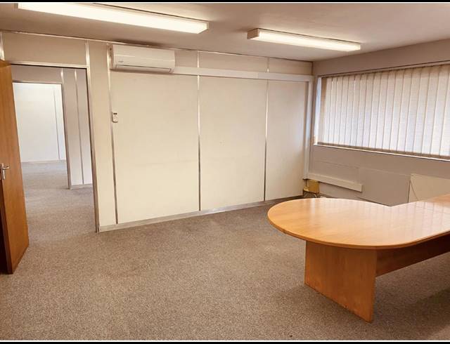 238M² BUILDING TO LET IN SANLAMHOF